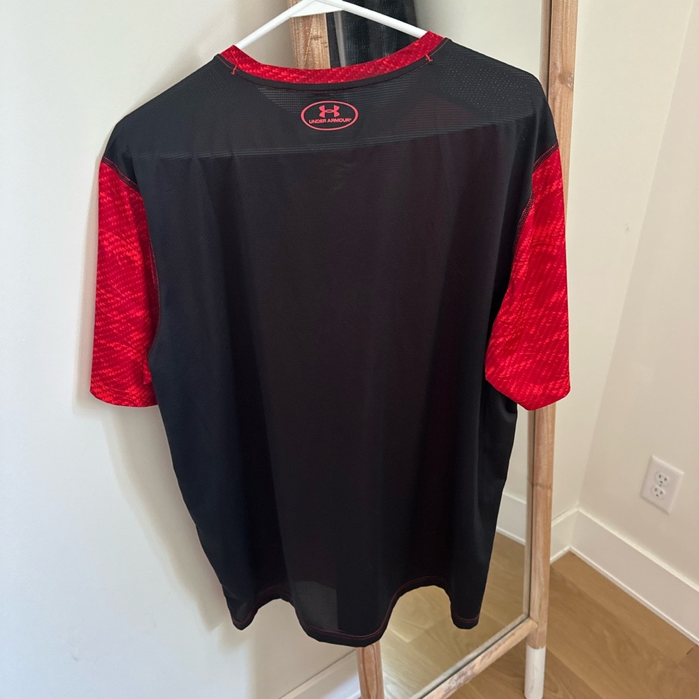 Under Armour Men’s Red Athletic Short Sleeve Shirt - Picture 2 of 4